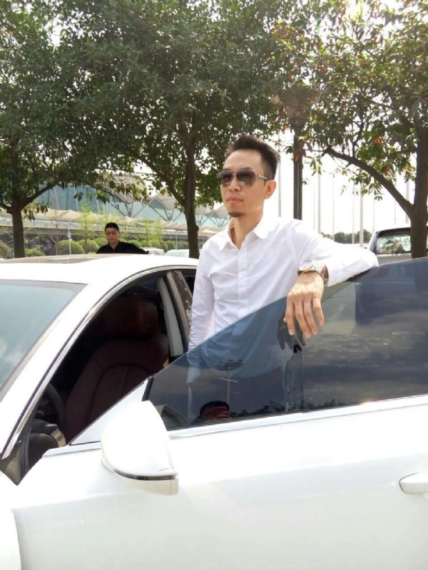 杨岳的第一张照片--东山征婚网