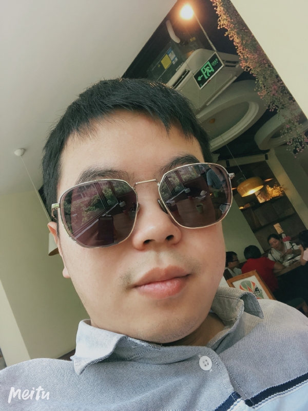 月台等路人的第一张照片--东山征婚网