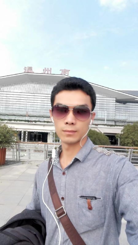 错把真心喂了狗的第三张照片--东山征婚网