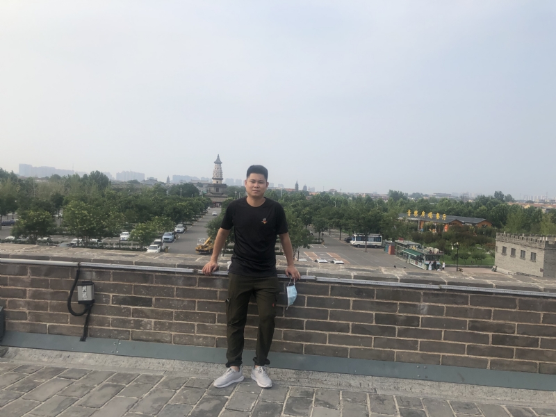 123.向左向右的第一张照片--东山征婚网